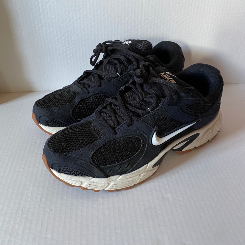 Nike V5 RNR Mens Size 10 Black White Gum Athletic Running Walking Shoes Sneakers